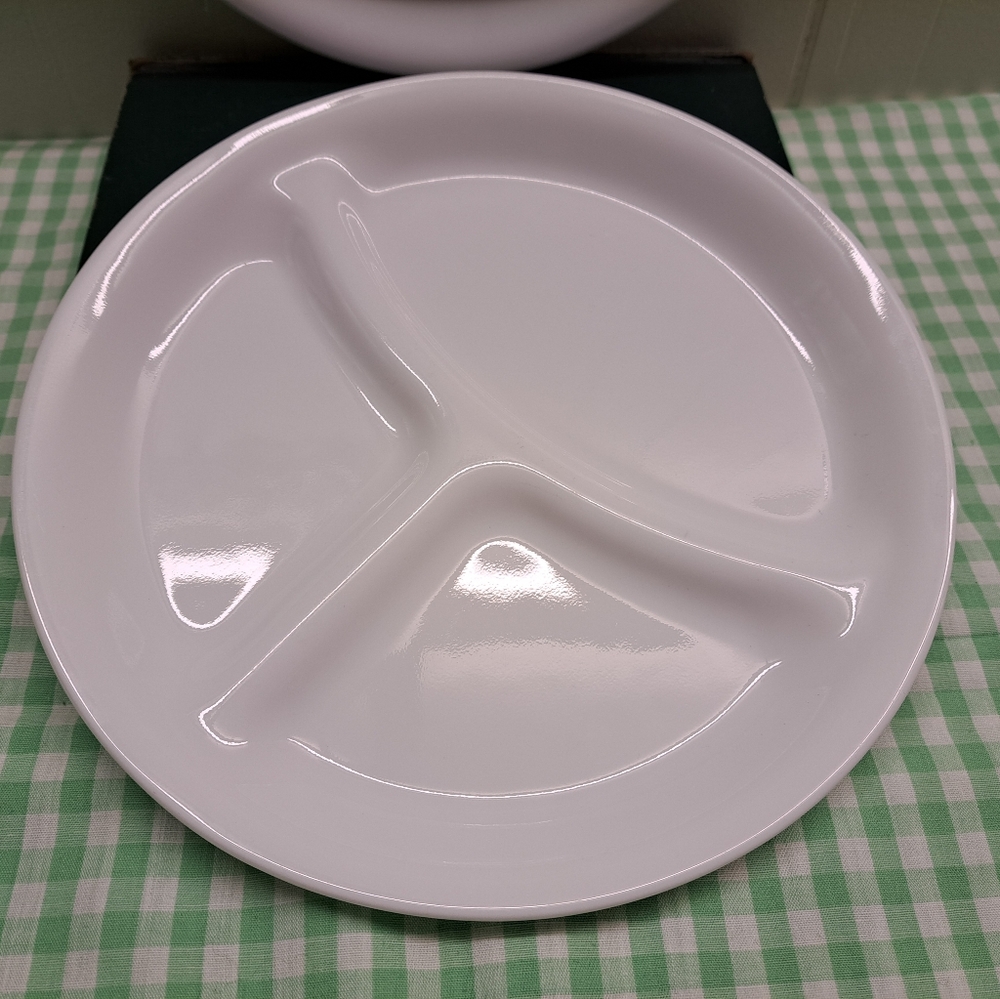 Set Of 2 Corelle Divided Lunch Plates - Picture 2 of 5